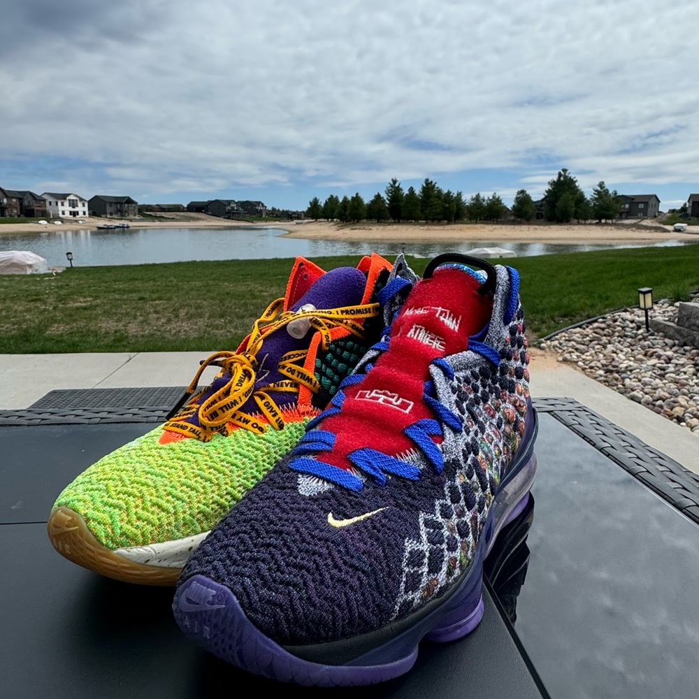 Nike Lebron XVII Sneakers
